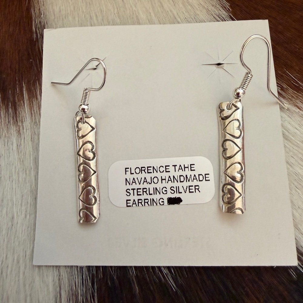 ❤️ Navajo Elaine Tahe Native American Heart Motif Bar Earrings Sterling 1.67”L - Picture 3 of 11
